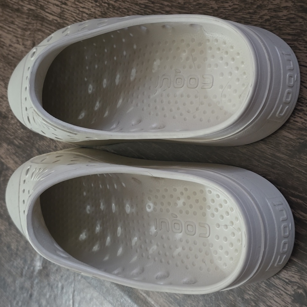 COQUI White Slip-On Perforated Sneakers Crocs Foam Sz 42 / 10 - Picture 3 of 5